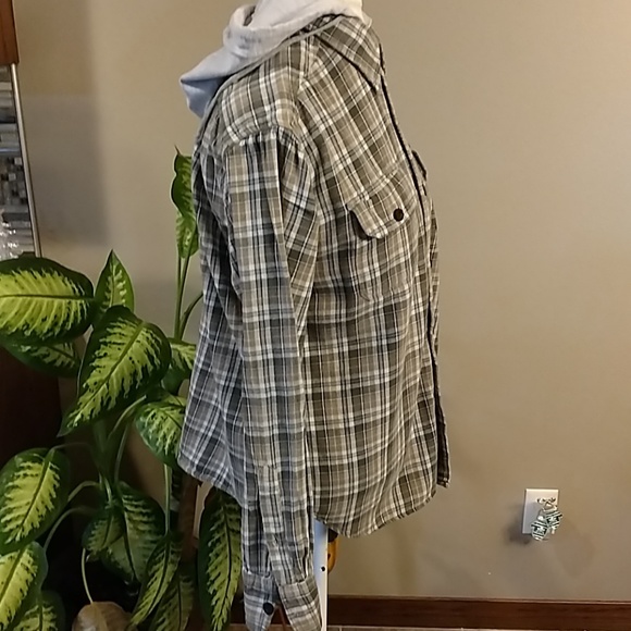 Red Snap hooded flannel button-up shirt - Picture 4 of 6